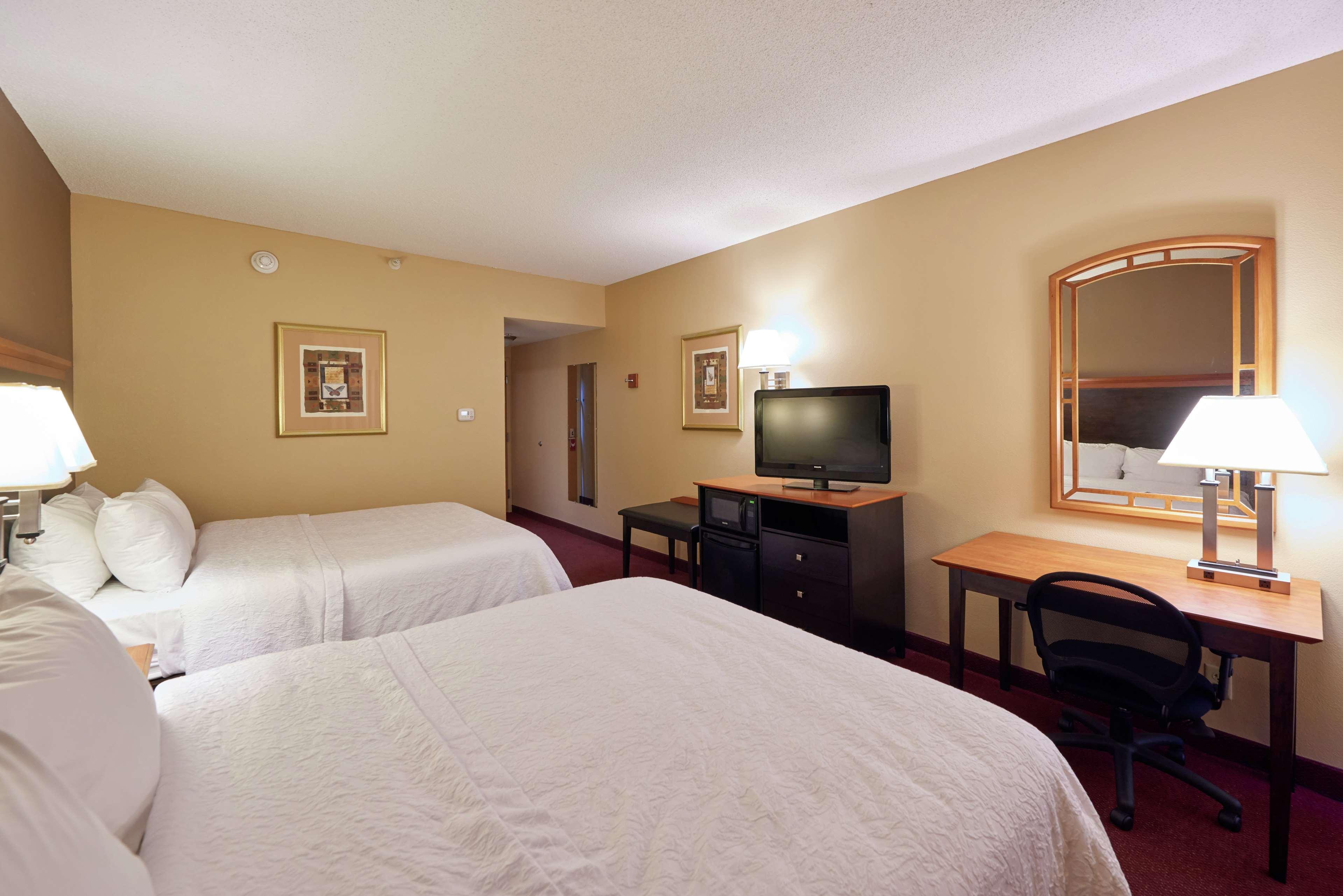 Hampton Inn Massillon Экстерьер фото